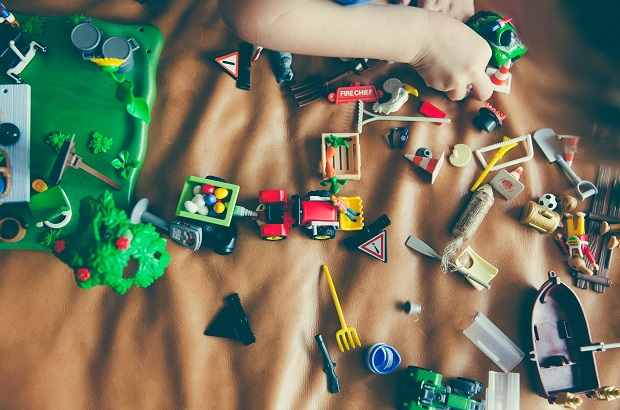 How to avoid raising a materialistic child? materialistic child, how to raise a non-materialistic child